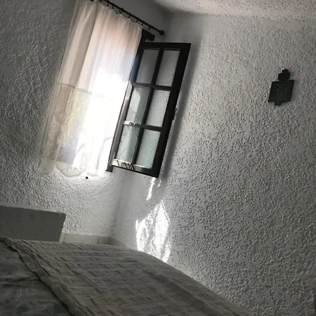 בית נופש Sani Garden House סאני ביץ'