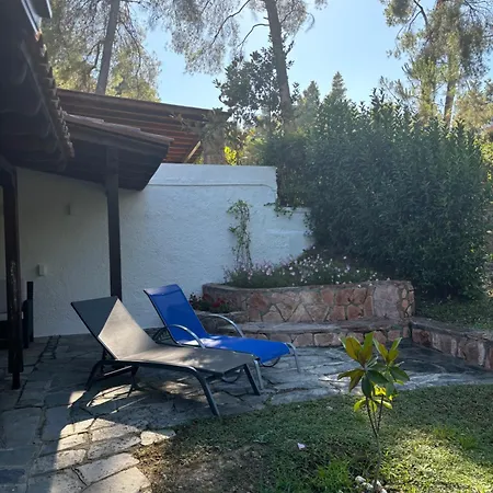 Sani Garden House בית נופש *