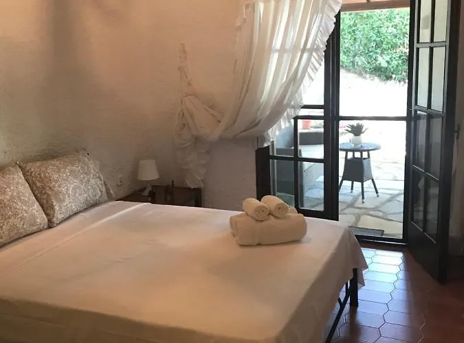 בית נופש Sani Garden House סאני ביץ'