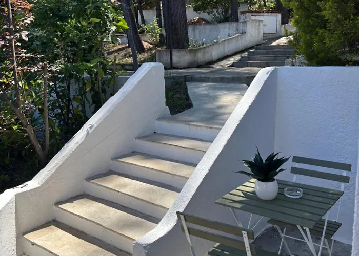 Sani Garden House בית נופש